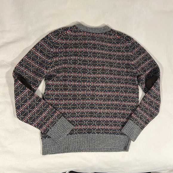 Cozy up in style with this H&M sweater from the Mauritz Archive Collection! - Picture 6 of 6